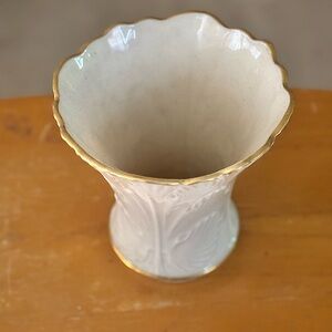 Lenox Cranford Vase 24K Gold Trim Scallop Leaf Vintage Made In USA. No damage